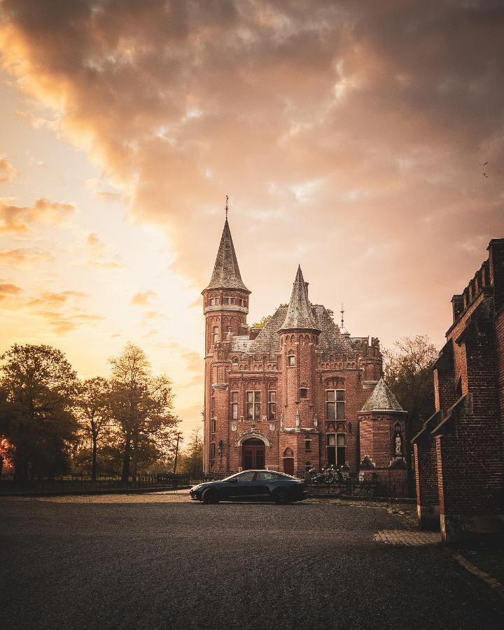 Castle Ten Berghe Chateau Bed & Breakfast *