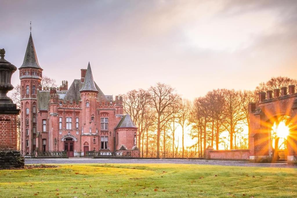 Castle Ten Berghe Chateau Bed & Breakfast *